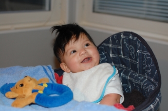 Det är roligt att sitta vid bordet.