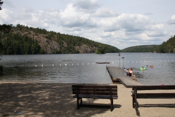 Badplatsen vid stugan.