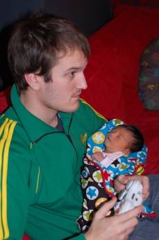 Zelda och pappa har ett riktigt pappa/dotter-moment, Zombieslakt!